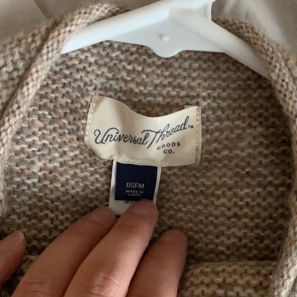 Universal thread sweater poncho - Picture 2 of 2